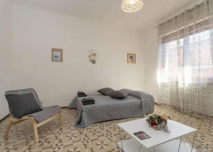 Casa Fiori Centro Citta, Free Parking Apartment Bra